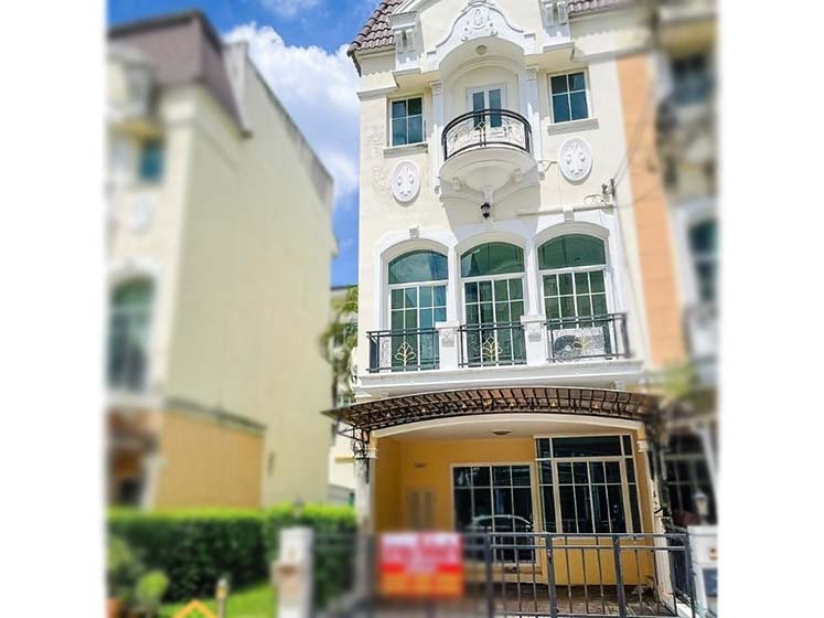 Townhouse in Rama 9 